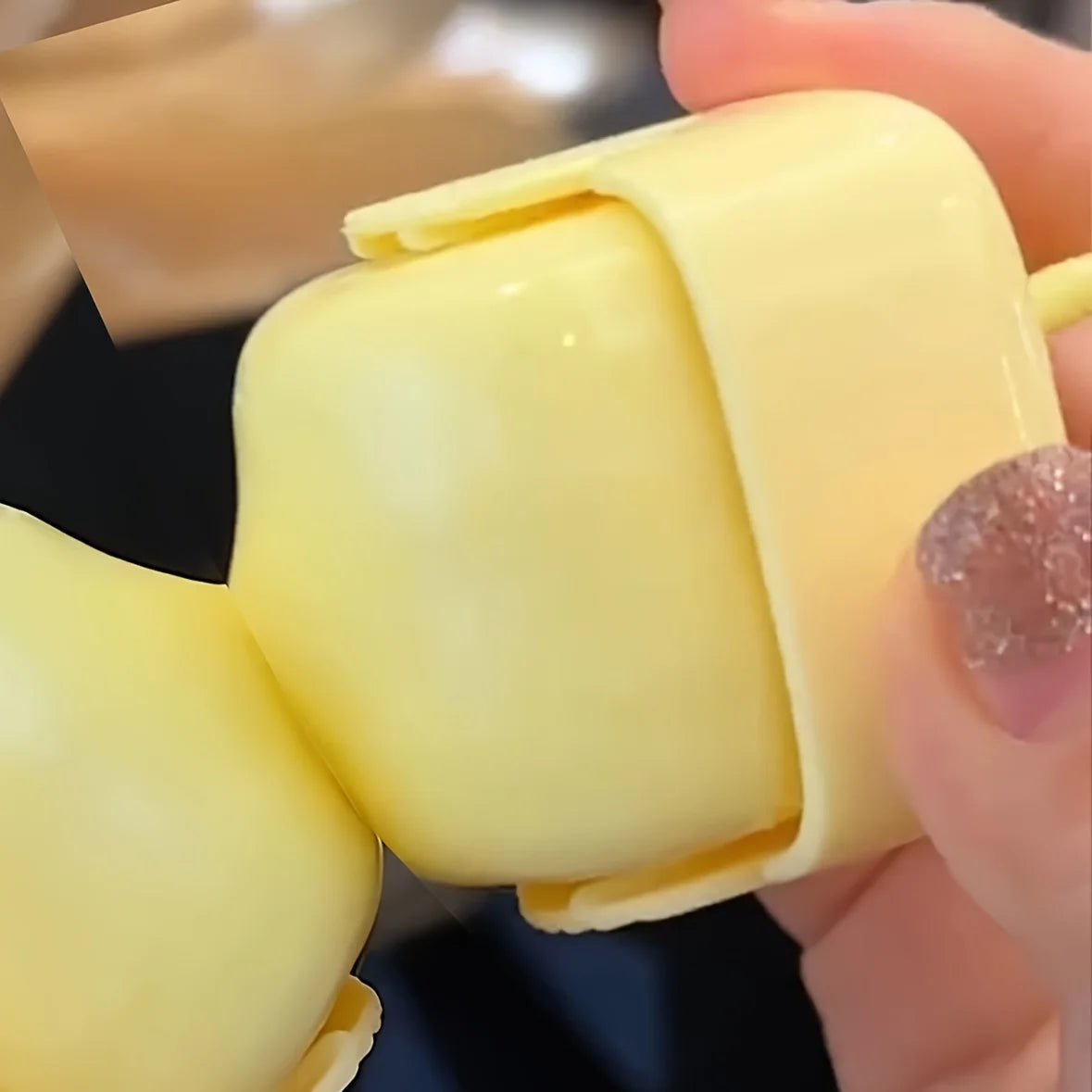 Rodillo quitapelos reutilizable y portátil de la marca Happy Pets LS, con cerdas para eliminar pelos en mascotas y ropa.