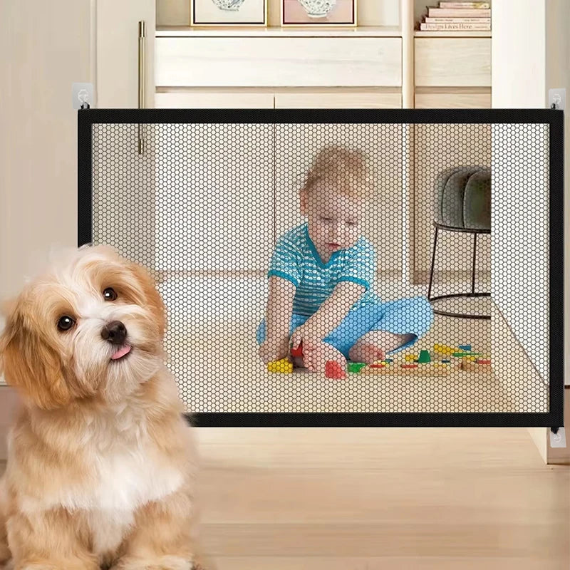 Red de seguridad para perros de la marca Happy Pets LS, con malla resistente y accesorios para mayor seguridad en el hogar.