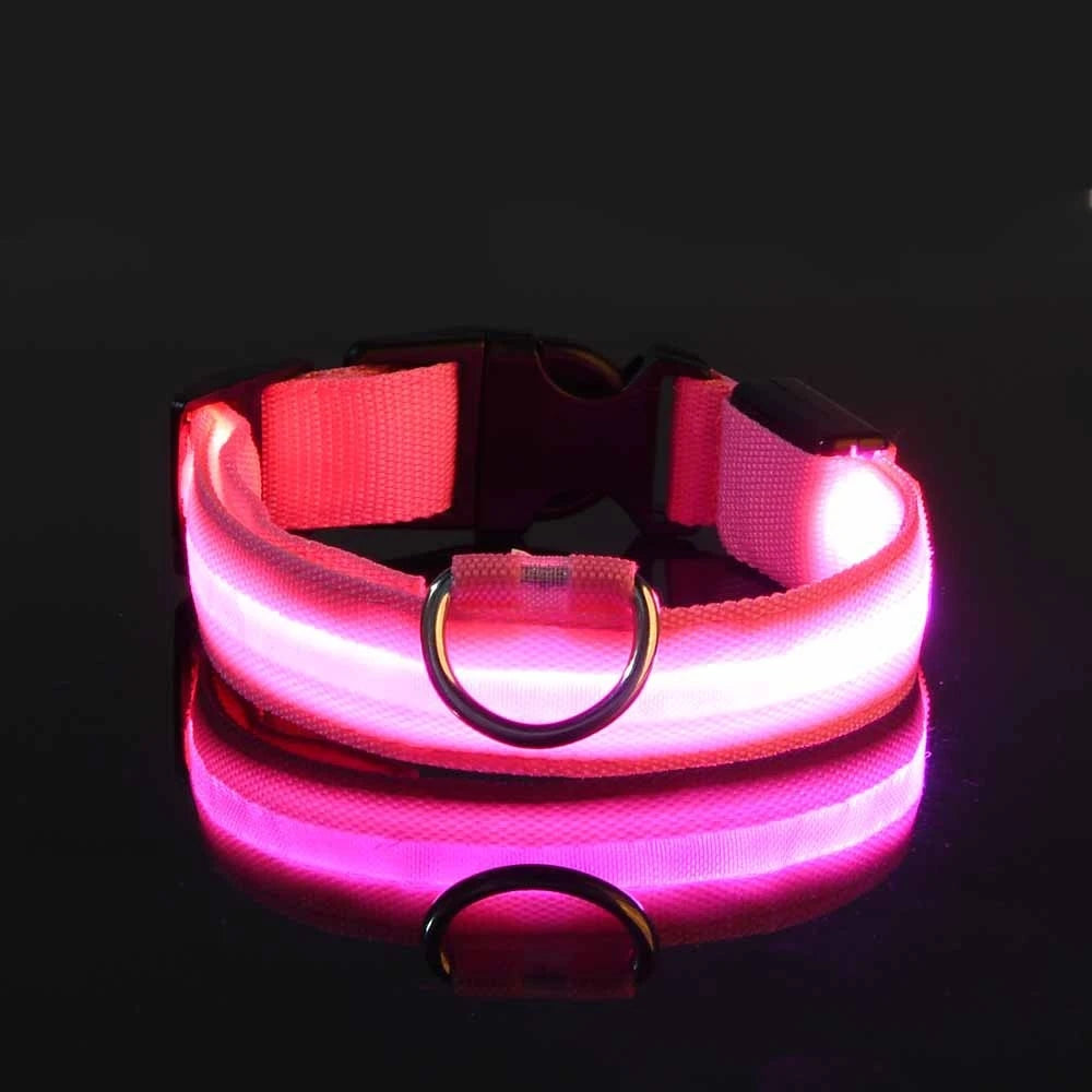 Accesorios LED para perros de la marca Happy Pets LS, iluminación brillante y segura para paseos nocturnos con mascotas.